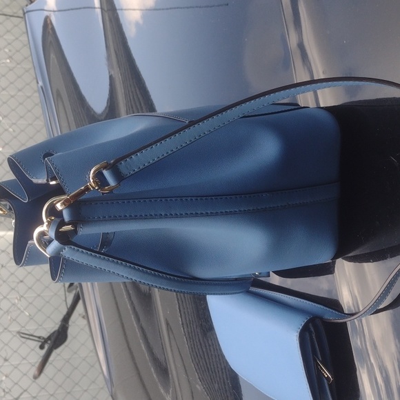 NWOT.. Micheal kors bucket purse & wallet - Picture 5 of 9